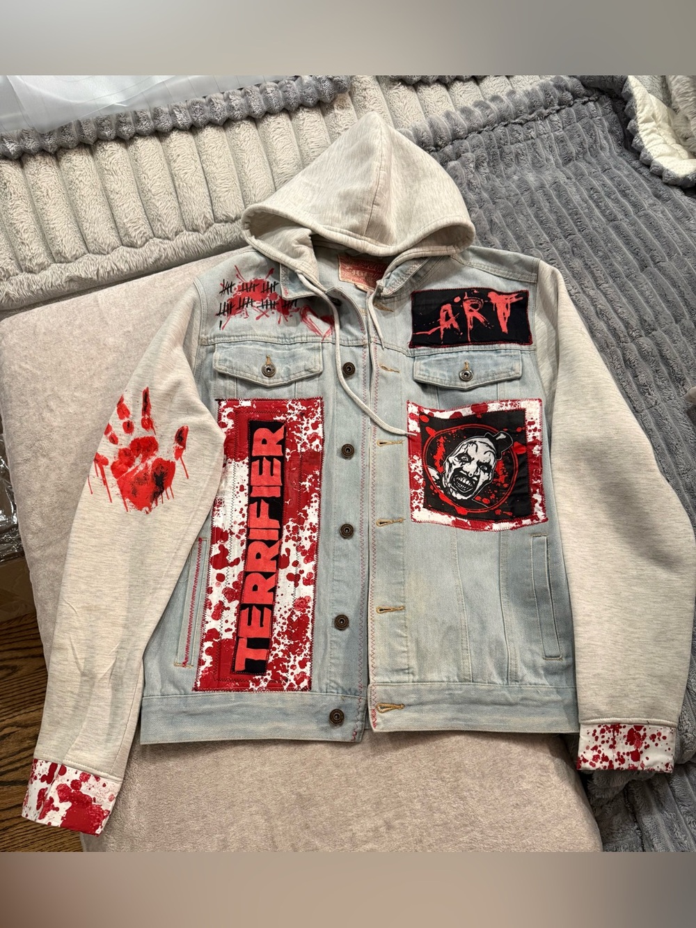 Jean/Sweatshirt “Terrifier” Art the Clown Custom made Jacket/Hoodie. Size L